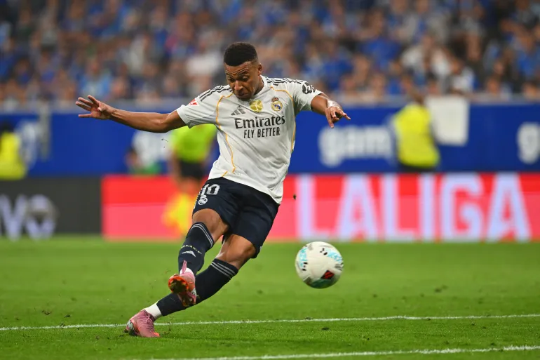 Kylian Mbappe Scores Twice as Real Madrid Dominate Real Oviedo with a 3-0 Victory in La Liga
